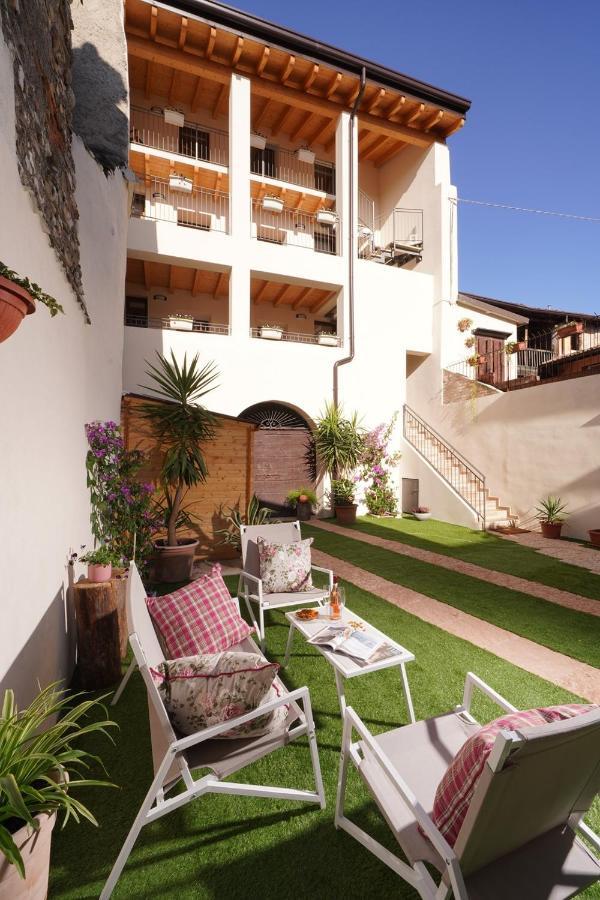 Apartments Villa Bougainville San Felice del Benaco Exterior photo