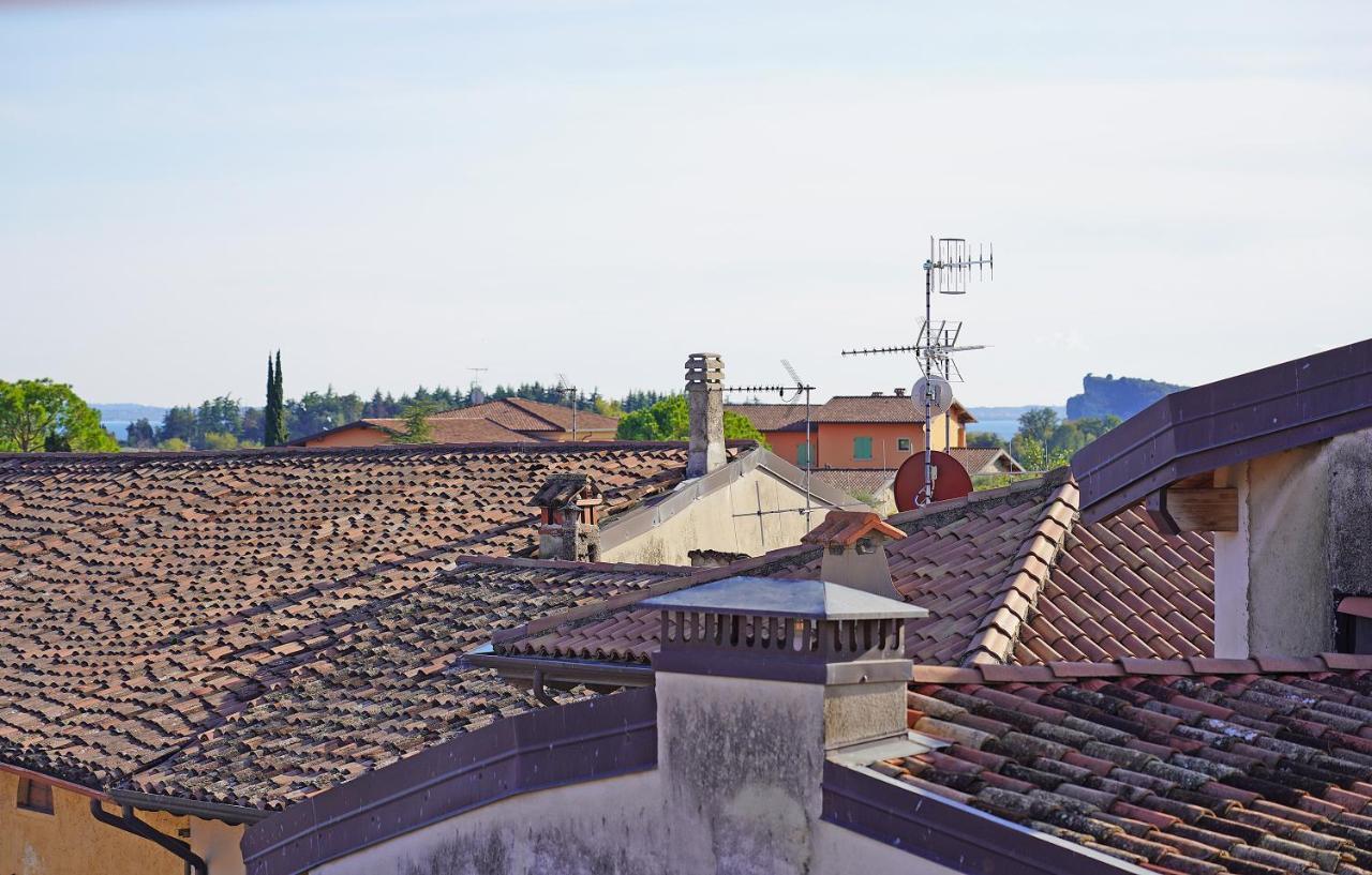 Apartments Villa Bougainville San Felice del Benaco Exterior photo