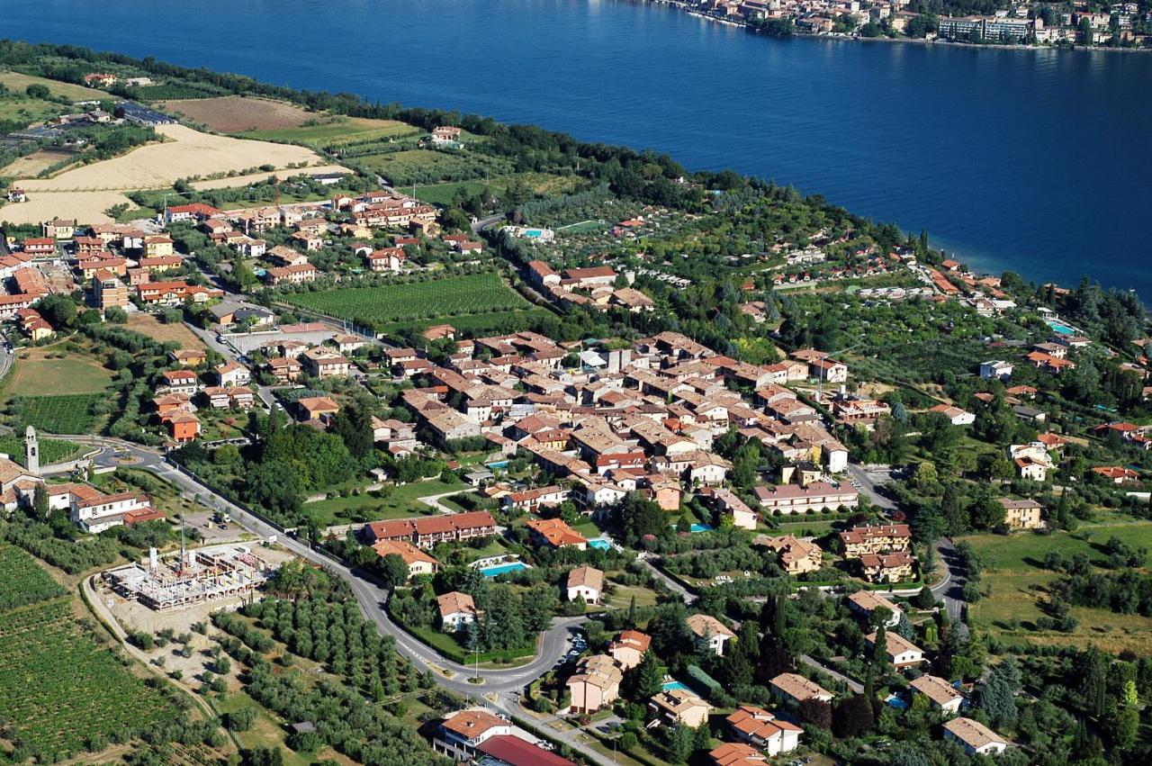 Apartments Villa Bougainville San Felice del Benaco Exterior photo